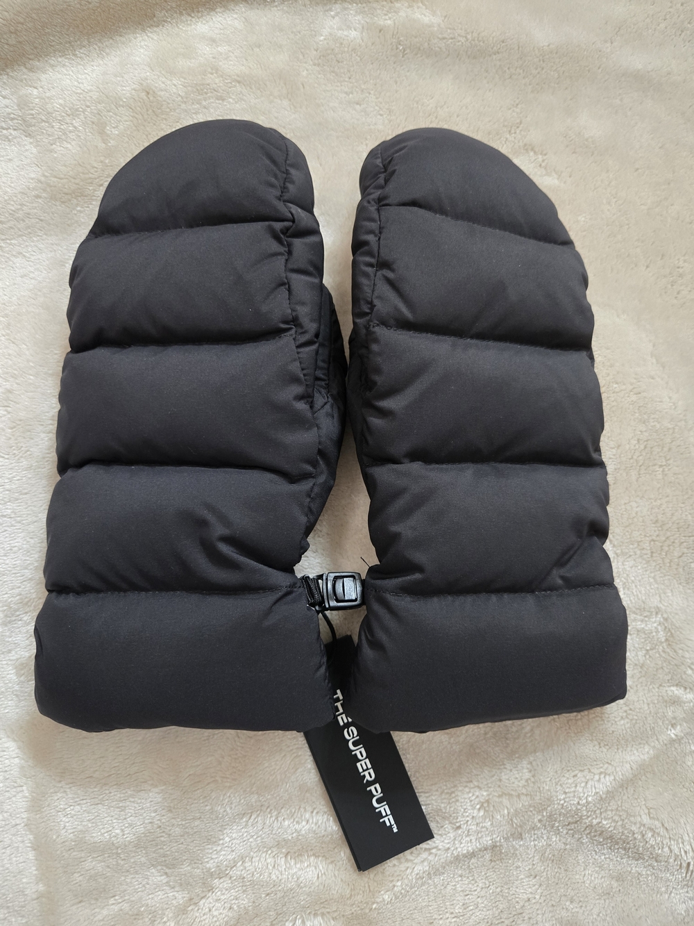Black Super Puff Mittens aritzia